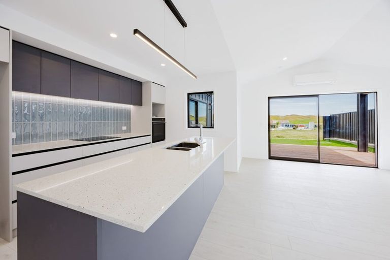 Photo of property in 14 Annie Aranui Drive, Poraiti, 4182