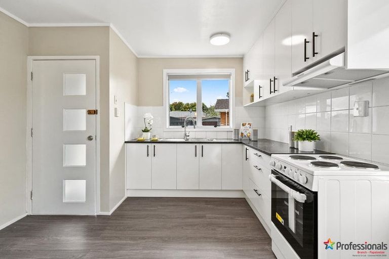 Photo of property in 34 Convair Crescent, Mangere, Auckland, 2022