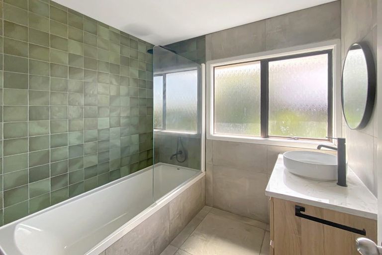 Photo of property in 19 Tahi Terrace, Glen Eden, Auckland, 0602