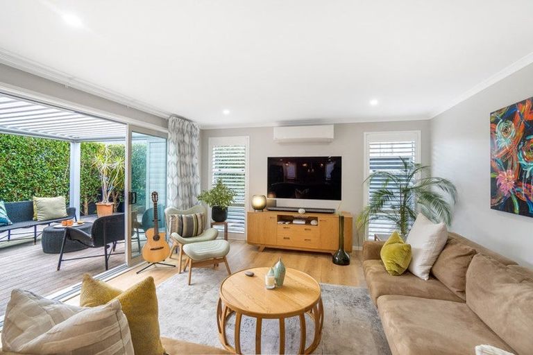 Photo of property in 48a Amorino Drive, Red Beach, 0932