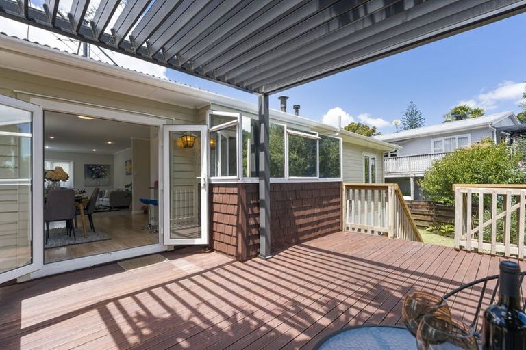 Photo of property in 38 Paramu Avenue, Birkdale, Auckland, 0626