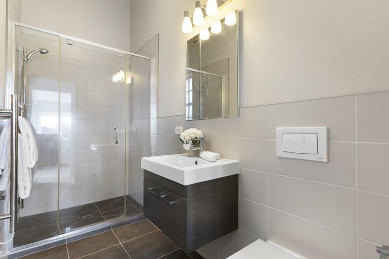 Photo of property in 25 Huka Road, Birkenhead, Auckland, 0626