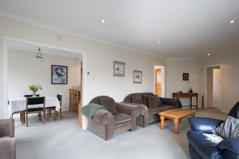 Photo of property in 20 Vista Crescent, Maoribank, Upper Hutt, 5018