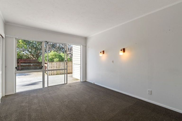 Photo of property in 1 Fyvie Avenue, Tawa, Wellington, 5028