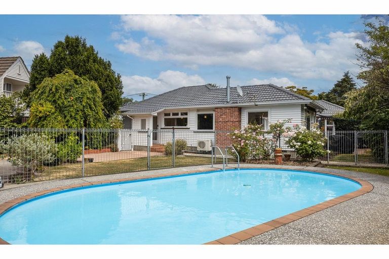 Photo of property in 19 Joyce Crescent, Ilam, Christchurch, 8041
