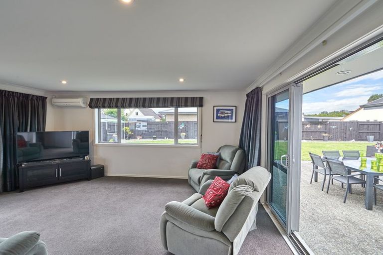Photo of property in 40 Chestnut Close, Kelvin Grove, Palmerston North, 4414