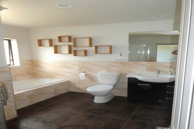 Photo of property in 5/2 Swan Hill Drive, Glen Eden, Auckland, 0602