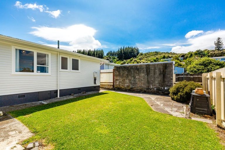 Photo of property in 10 Mimihau Grove, Wainuiomata, Lower Hutt, 5014