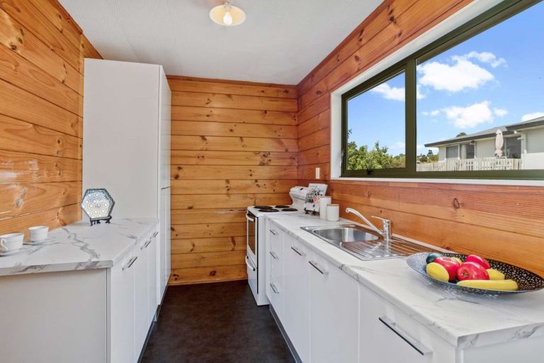 Photo of property in 1/3 Jumento Place, Unsworth Heights, Auckland, 0632