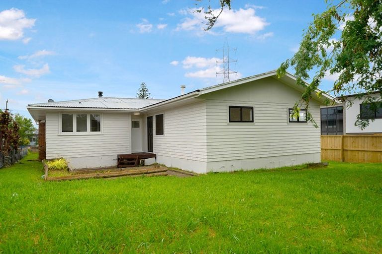 Photo of property in 19 Cobham Crescent, Kelston, Auckland, 0602