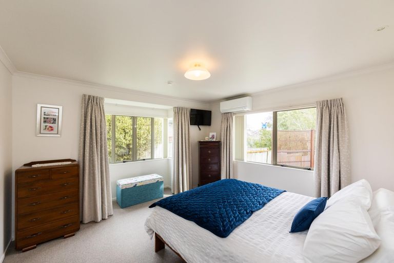 Photo of property in 63 Pacific Drive, Fitzherbert, Palmerston North, 4410