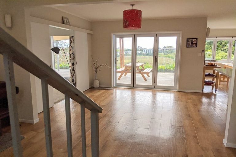 Photo of property in 90 Exmouth Road, Northcote, Auckland, 0627