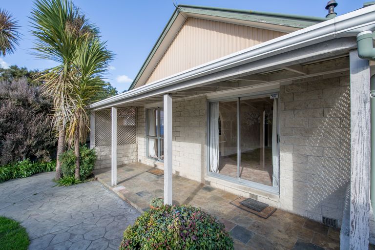 Photo of property in 24 Woodend Road, Woodend, 7610