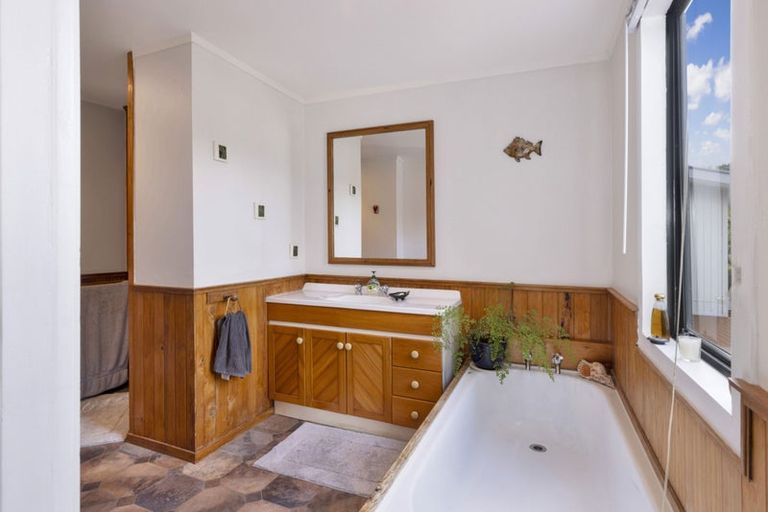 Photo of property in 225 Waitohu Valley Road, Otaki, 5583