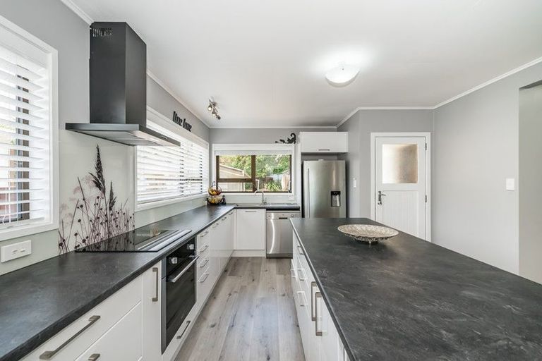 Photo of property in 42 Kaitawa Crescent, Paraparaumu, 5032