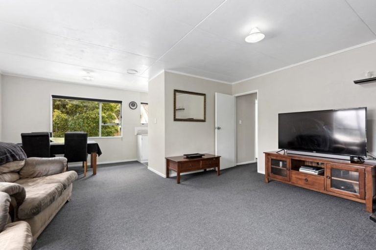 Photo of property in 8 Mokopuna Grove, Stokes Valley, Lower Hutt, 5019