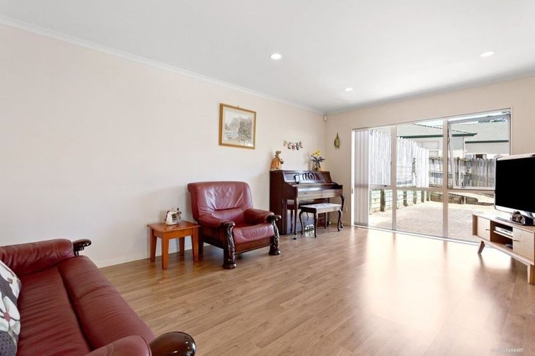 Photo of property in 5 Landvale Court, Browns Bay, Auckland, 0630