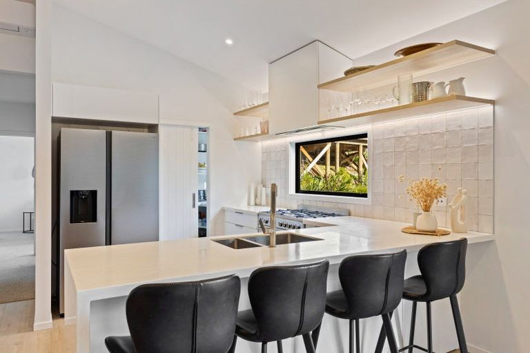 Photo of property in 6e Burns Street, Westown, New Plymouth, 4310