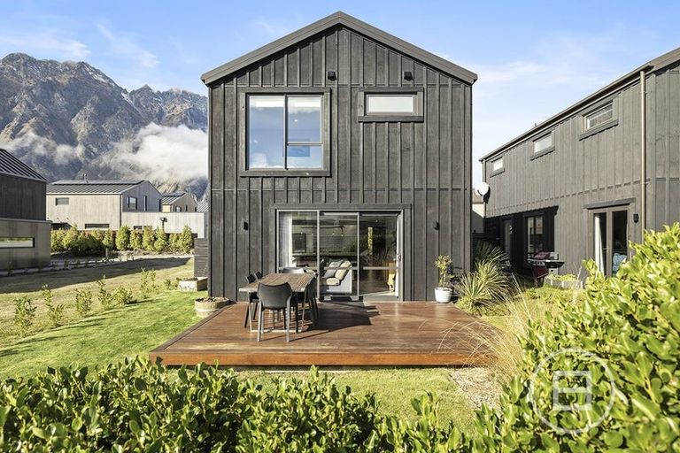 Photo of property in 16 Soudley Court, Jacks Point, Queenstown, 9371