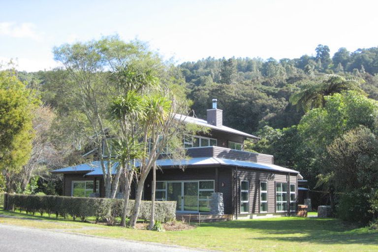 Photo of property in 61 Kaiuru Avenue, Pukawa Bay, Turangi, 3381