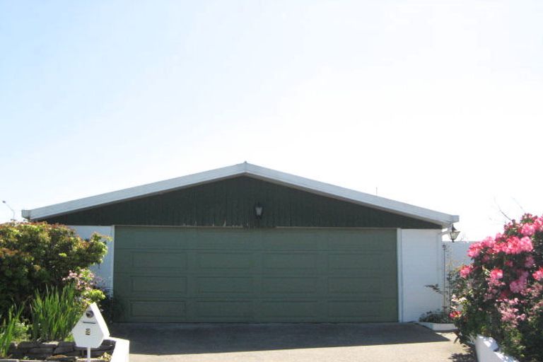 Photo of property in 2 Tracy Place, Redwood, Christchurch, 8051