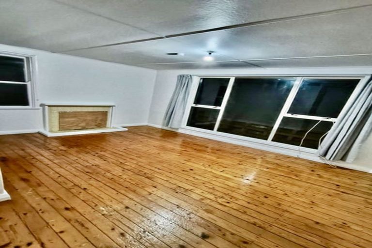 Photo of property in 11 Taupiri Crescent, Titahi Bay, Porirua, 5022