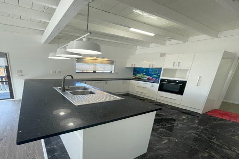 Photo of property in 77 Spence Road, Henderson, Auckland, 0612