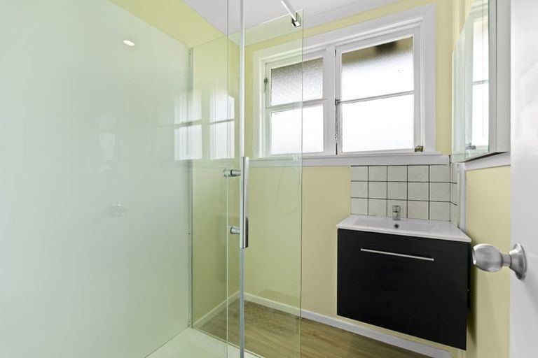 Photo of property in 43 Woodleigh Street, Frankleigh Park, New Plymouth, 4310