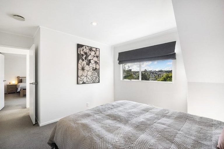 Photo of property in 1/18 Altair Place, Windsor Park, Auckland, 0632