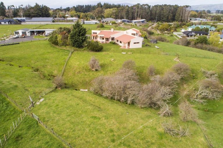 Photo of property in 27 Schnell Drive, Kelvin Grove, Palmerston North, 4414