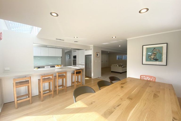 Photo of property in 2/43 Toroa Street, Torbay, Auckland, 0630