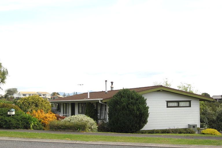 Photo of property in 43 Karina Road, Merrilands, New Plymouth, 4312