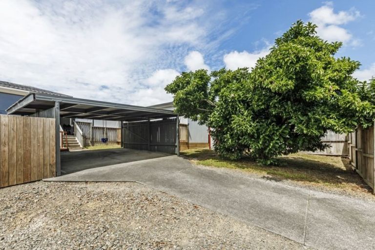 Photo of property in 1/25 Fairclough Road, Beach Haven, Auckland, 0626
