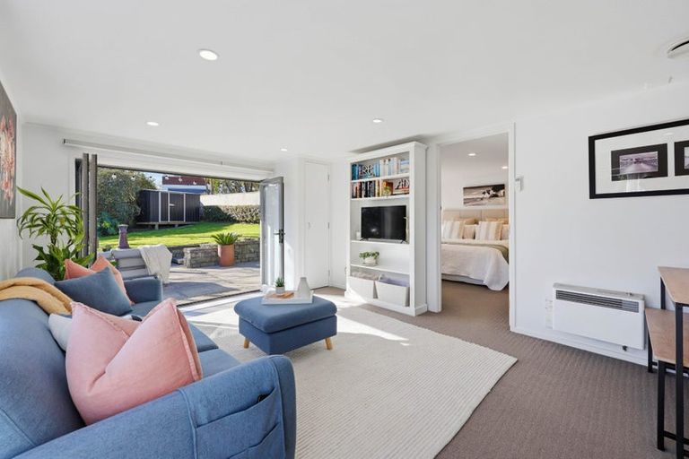 Photo of property in 5 Liston Crescent, Cockle Bay, Auckland, 2014