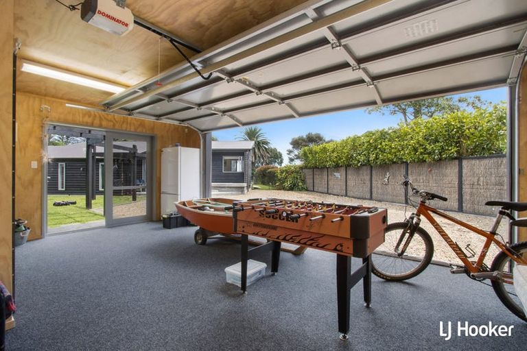 Photo of property in 13 Waione Avenue, Athenree, Waihi Beach, 3177