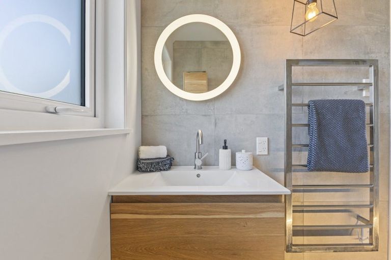 Photo of property in 2/97 Crawford Avenue, Mangere Bridge, Auckland, 2022