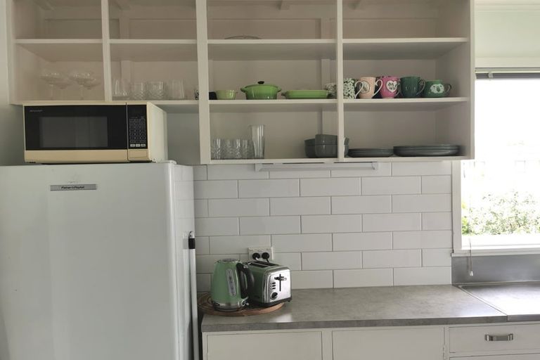 Photo of property in 1/1302 Caroline Road, Mayfair, Hastings, 4122