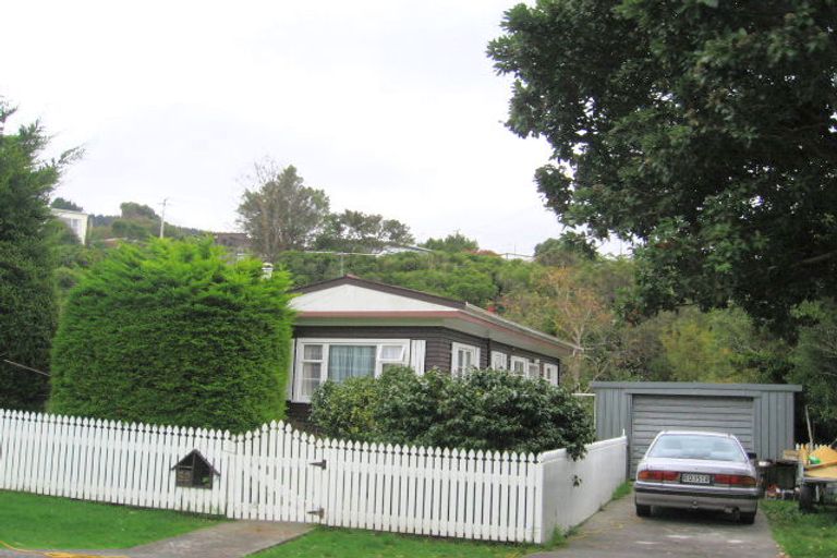 Photo of property in 52 The Drive, Tawa, Wellington, 5028