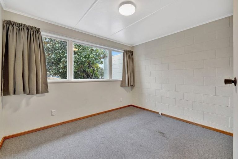 Photo of property in 21 Ealing Street, Redwood, Christchurch, 8051