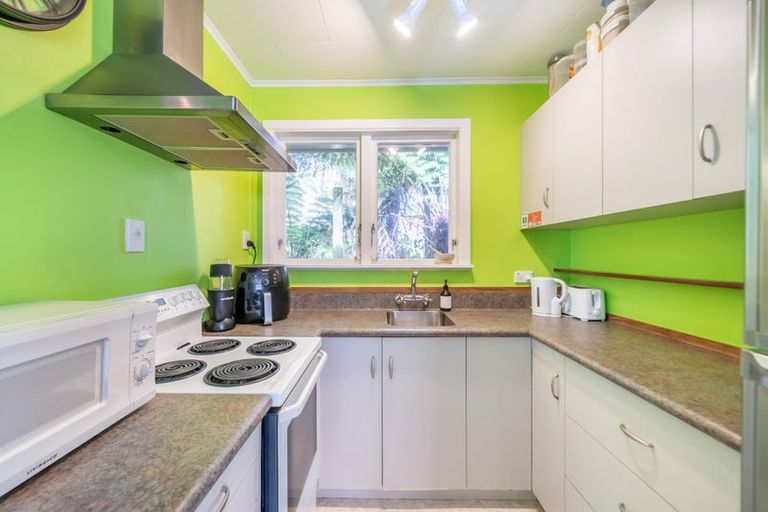 Photo of property in 49 Blue Mountains Road, Pinehaven, Upper Hutt, 5019