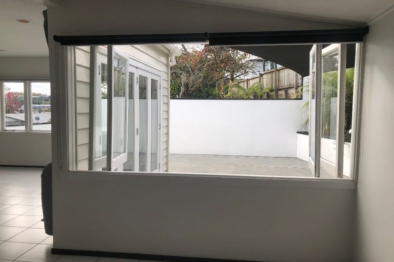 Photo of property in 17b Warwick Street, Morningside, Auckland, 1022