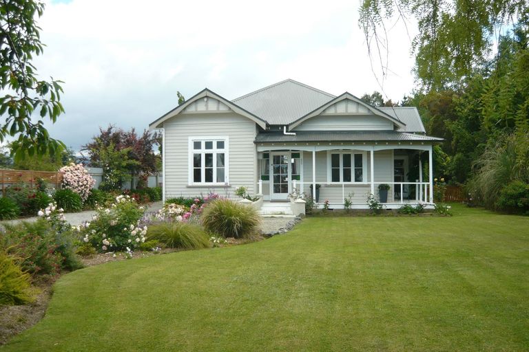 Photo of property in 52 Timaru Road, Waimate, 7924