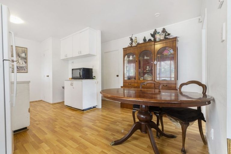 Photo of property in 2/144 Edgewater Drive, Pakuranga, Auckland, 2010