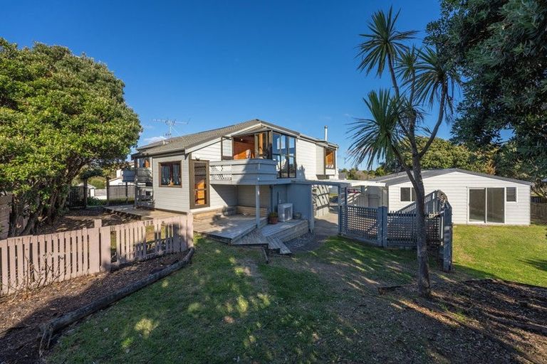 Photo of property in 63 Ngapaki Street, Waikanae Beach, Waikanae, 5036