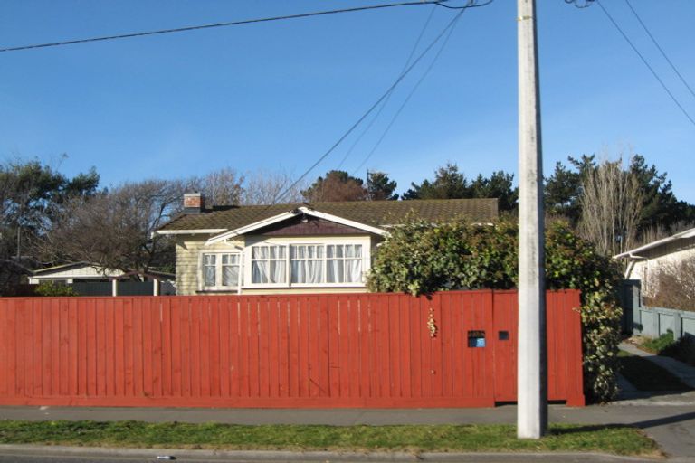 Photo of property in 103 Bowhill Road, New Brighton, Christchurch, 8083