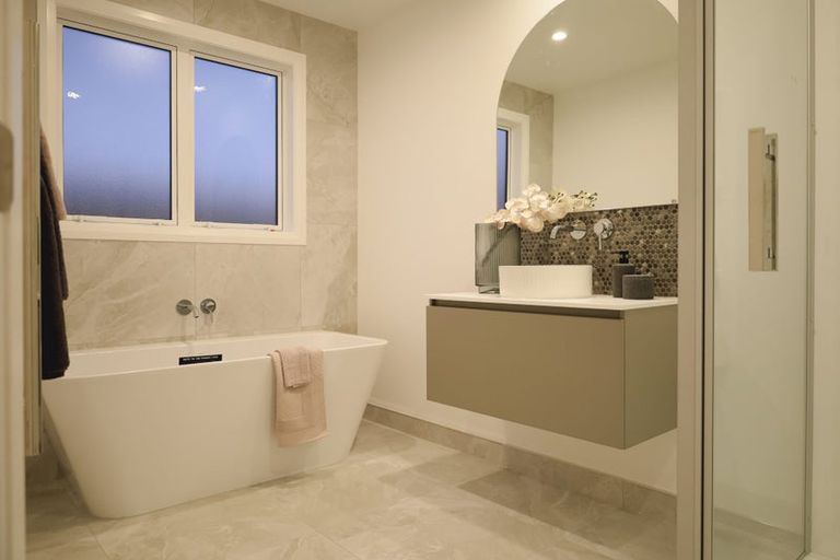 Photo of property in 60 Atlantic Drive, Fitzherbert, Palmerston North, 4410