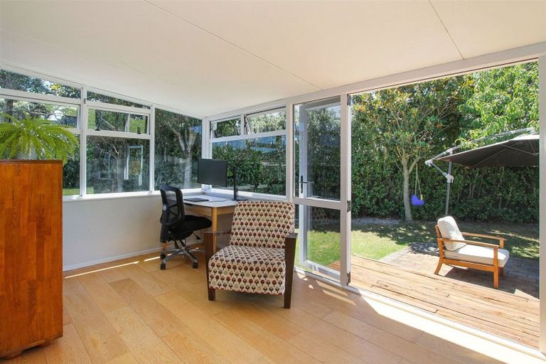 Photo of property in 11 Taihiki Road, Clarks Beach, 2122