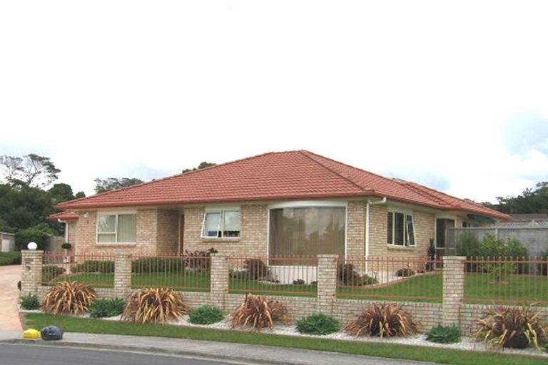 Photo of property in 9 Berkshire Terrace, Massey, Auckland, 0614