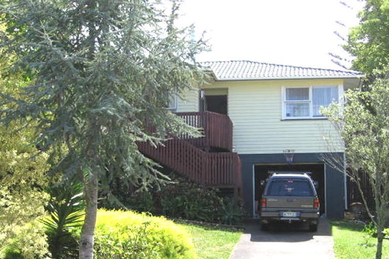 Photo of property in 17 Temuri Place, Glendene, Auckland, 0602