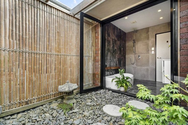 Photo of property in 1/870 Beach Road, Waiake, Auckland, 0630